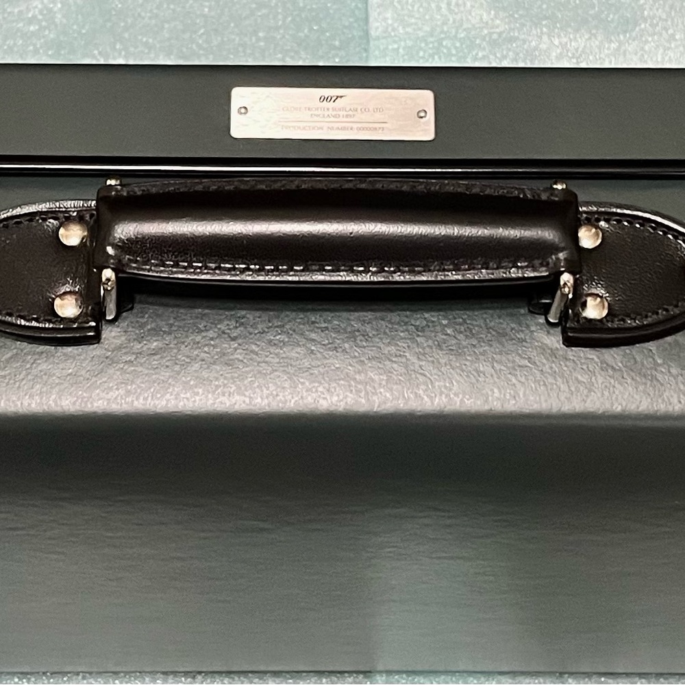 Globe Trotter ,NO TIME TO DIE LUGGAGE COLLECTION Attaché, Limited edition $ 2445 - Picture 14 of 16